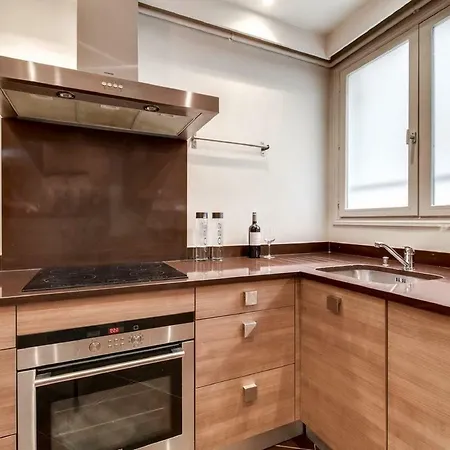 Charming Recently Renovated Apt דירה ורשה