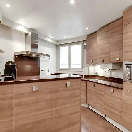 Charming Recently Renovated Apt דירה ורשה