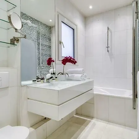 Charming Recently Renovated Apt *