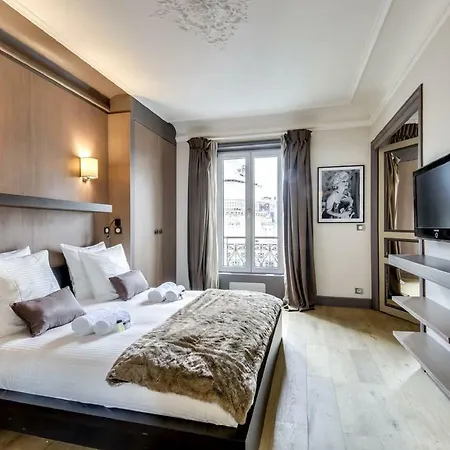 Charming Recently Renovated Apt דירה ורשה
